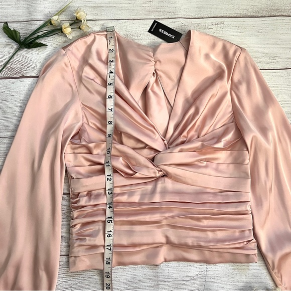 EXPRESS Twist Front Tie Back Top - Picture 14 of 16